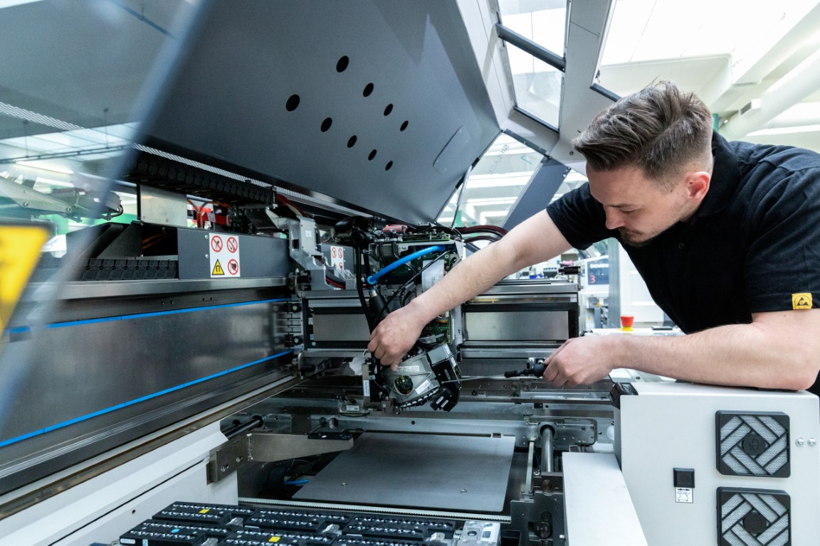 Servicetechniker AdoptSMT